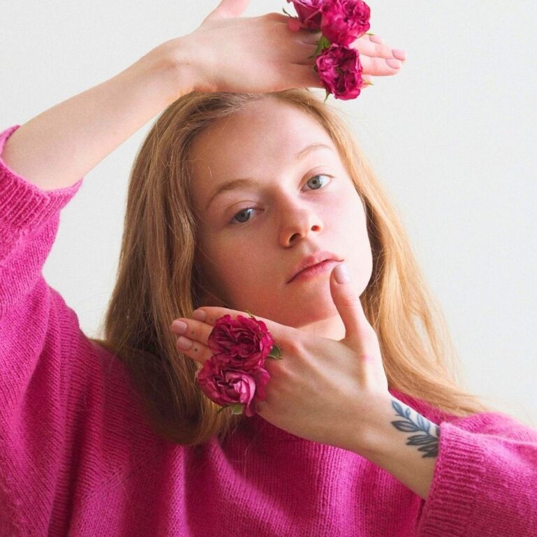 How To Look Pretty Without Makeup – 13 Tips For a Natural Glow