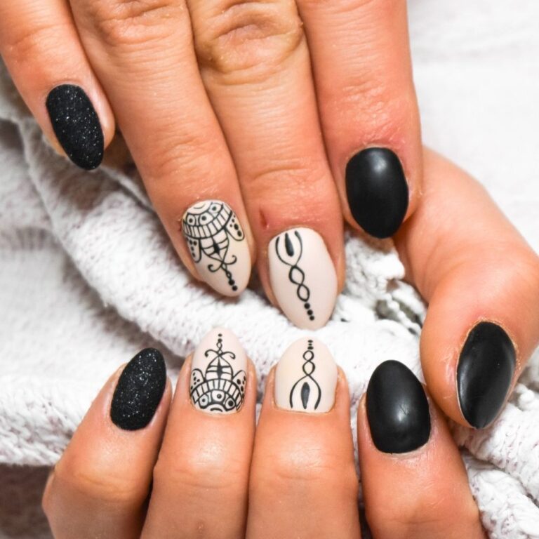 17 Black Nails That Scream Class and Elegance